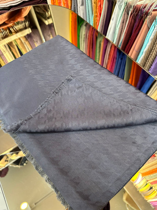 Koyu Gri Kazayağı jakar şal